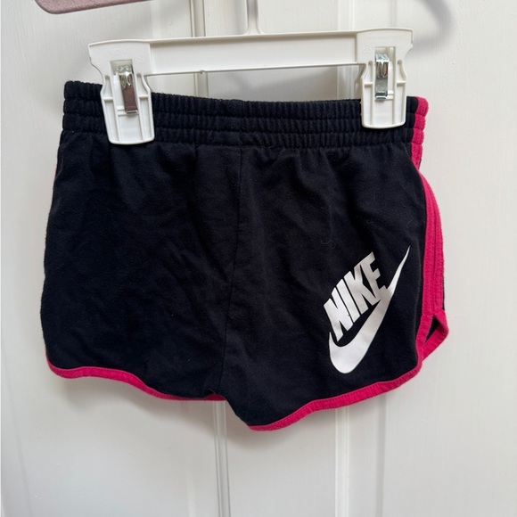 Nike 3T Girls Black Athletic Shorts with Pink Trim - Picture 4 of 5